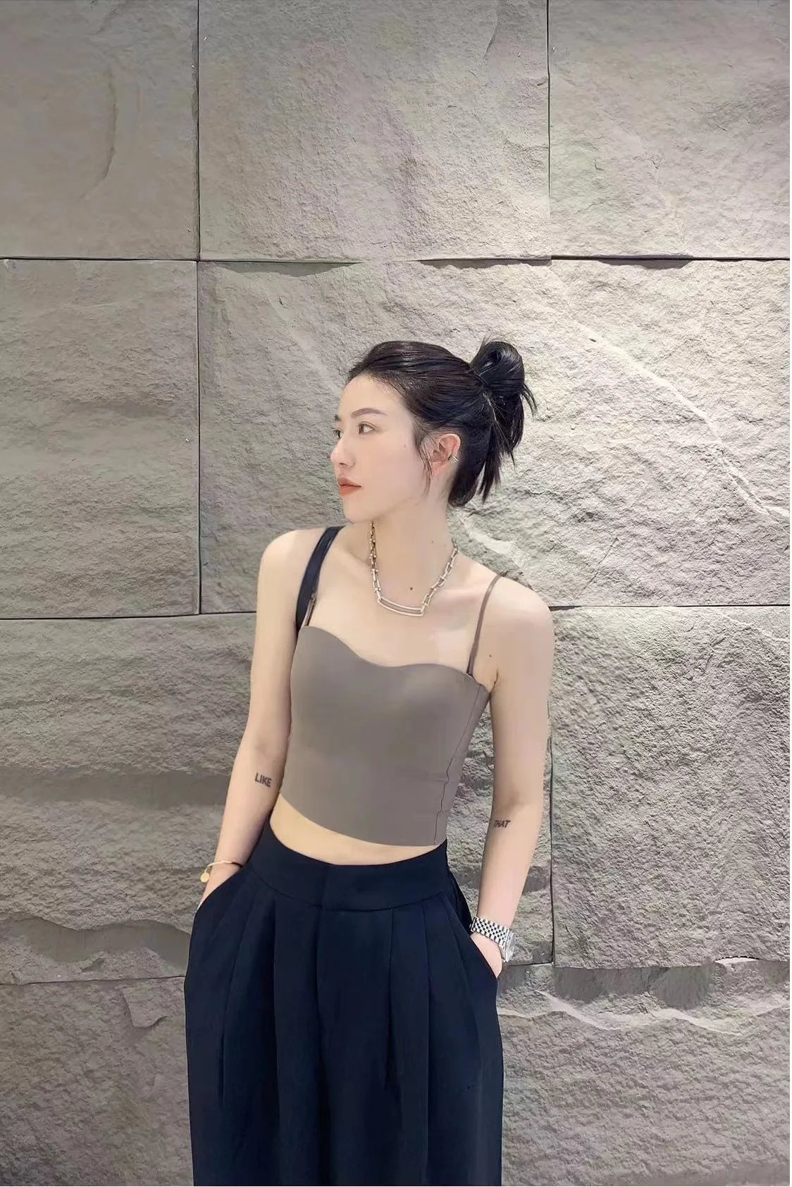 Cool Solid Knitted Yoga Gym Tank Top Bra Seamless Skin-Friendly U-Back Vest with Fixed Chest Pad Suspender.